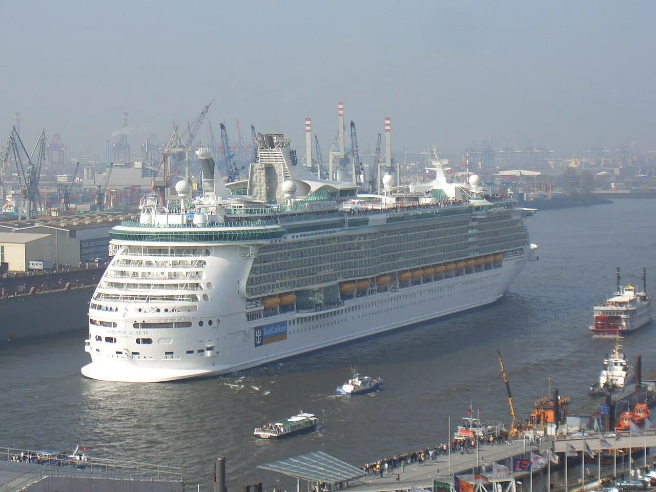 Freedom of the Seas leaving Hamburg, in a photograph uploaded in 2006.